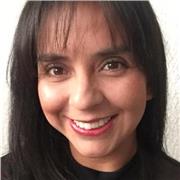 Docente con formación en danza y bailarina profesional